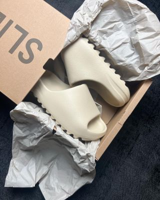 ~ Yeezy Slide ‘Bone’ ®️size: #͏39 ®️stav: DS - nové, nenošené ®️cena: 3490,- ~ jiné velikosti seženeme na objednávku💯 ~ v...