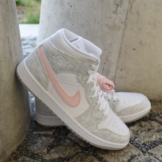 Jordan 1 Mid ‘Light Iron Ore’ teď najdeš u nás na e-shopu 💥 👟Nakupuj za nejlepší ceny na 𝘄𝘄𝘄.𝘀𝗲𝗹𝗹𝗲𝗰𝘁.𝗰𝘇 (link v biu)