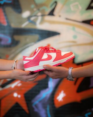 Už máš dárek pro maminku?😍 Objednej dnes nebo nejpozději zítra do 10:00 a tenisky ti dorazí včas. Překvap ji teniskami,...